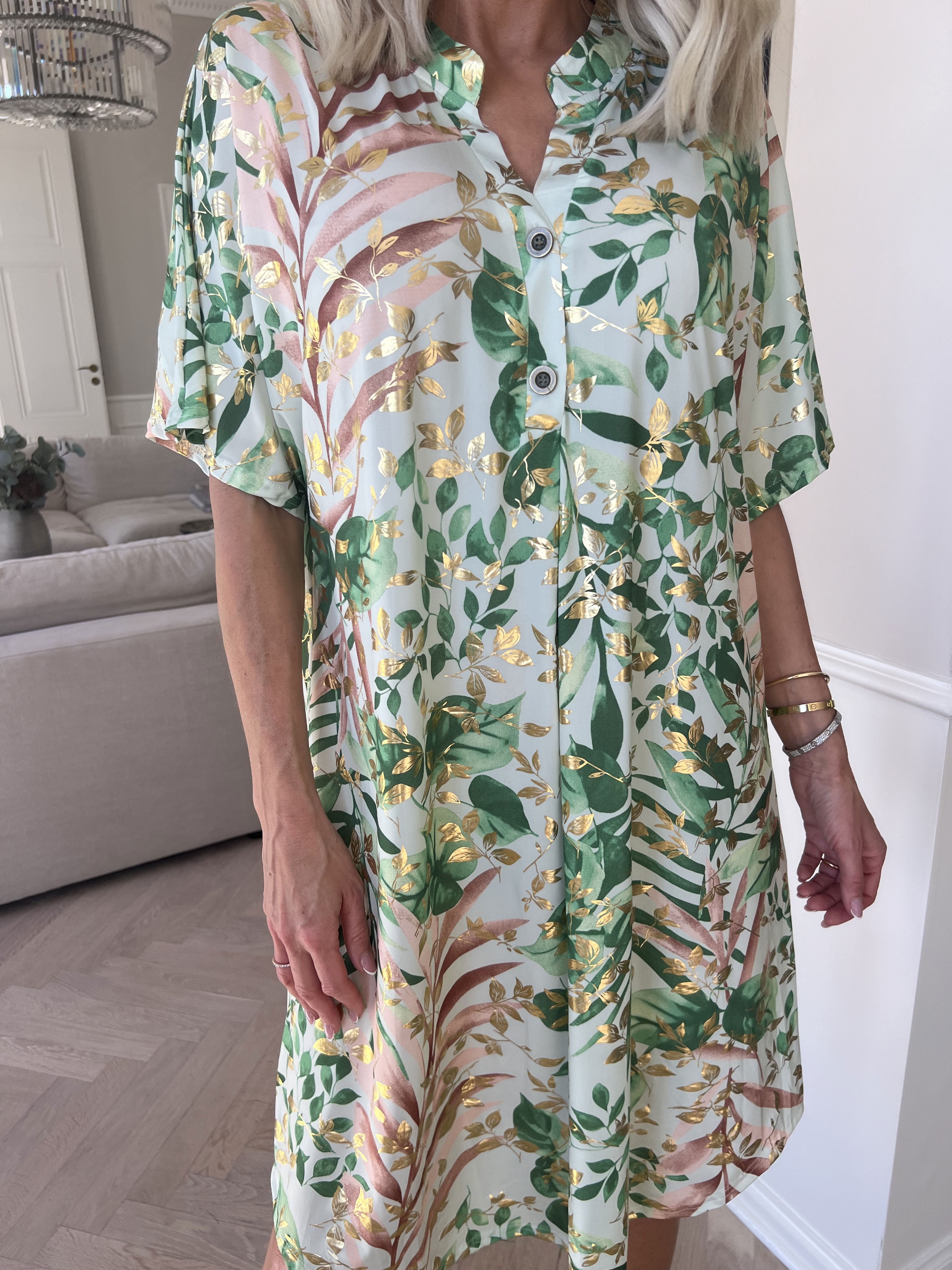 Ebba Gold Leaf Sleeveless - Skjortekjole i elastisk stof med bladprint